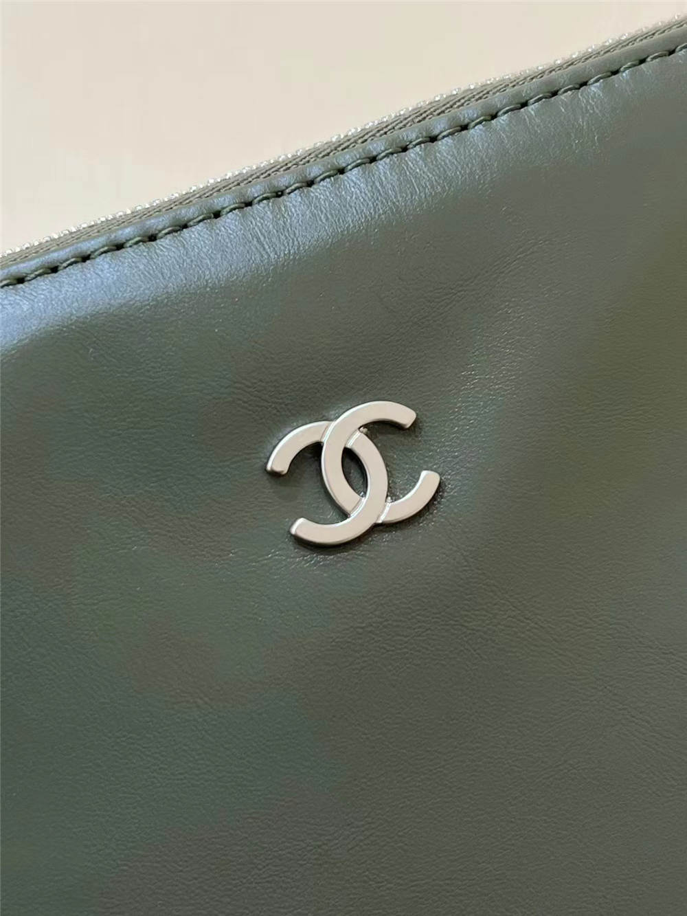 CHANEL 22 HANDBAG AS3261, Size 39x42x8cm 2025 new 